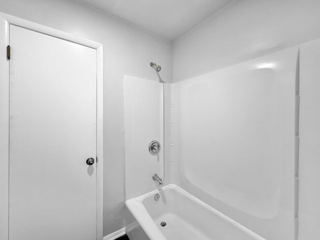 Building Photo - 812 Meadowridge Dr