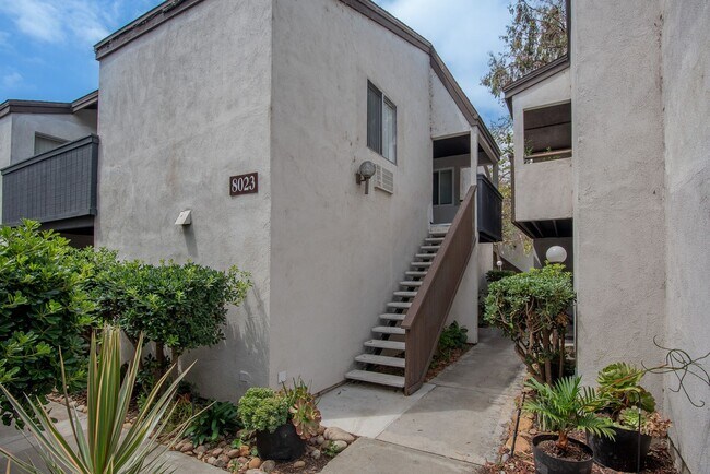 Building Photo - 1 Bedroom 1 Bathroom Townhouse Available For Rent In Mission Valley!