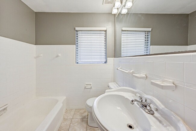 Building Photo - 5405 Nina Lee Ln