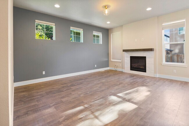 Building Photo - Stunning 3BD/3BATH Home in the Heart of Hi...