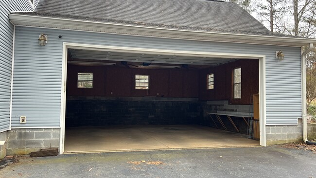 Garage - 10 Fox Run Ln