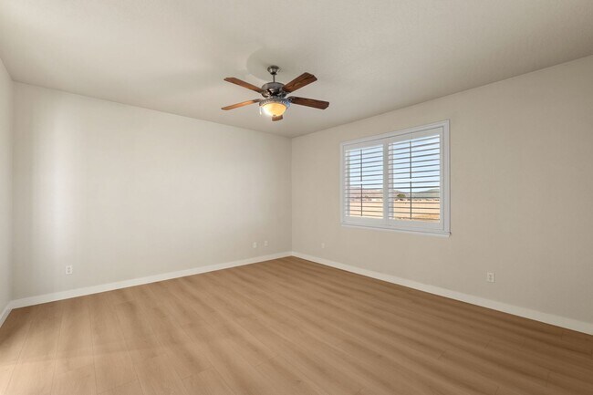 Building Photo - Stunning and Beautifully Spacious Home