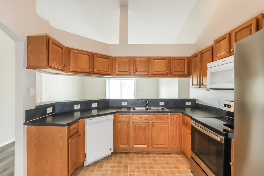 Building Photo - 3460 Stoneway Dr
