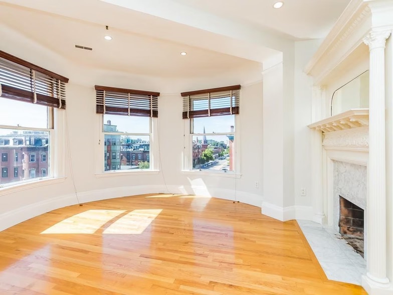 Images are representative samples of the advertised unit. Actual units shown during tours may differ - 537 Massachusetts Ave