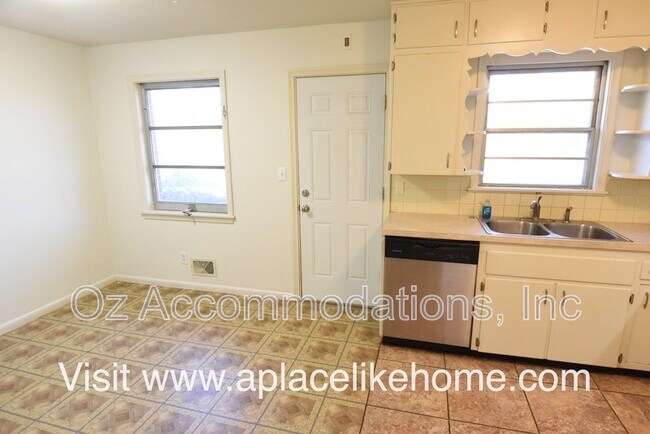 Building Photo - 3131 N 63rd St