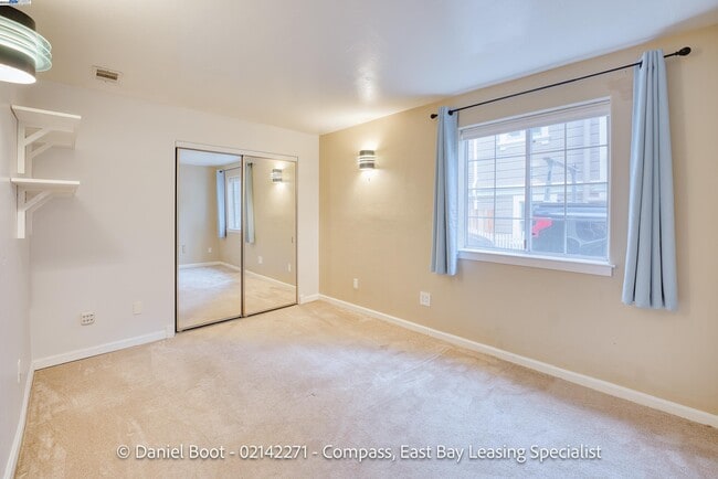 Building Photo - 2141 Ward St