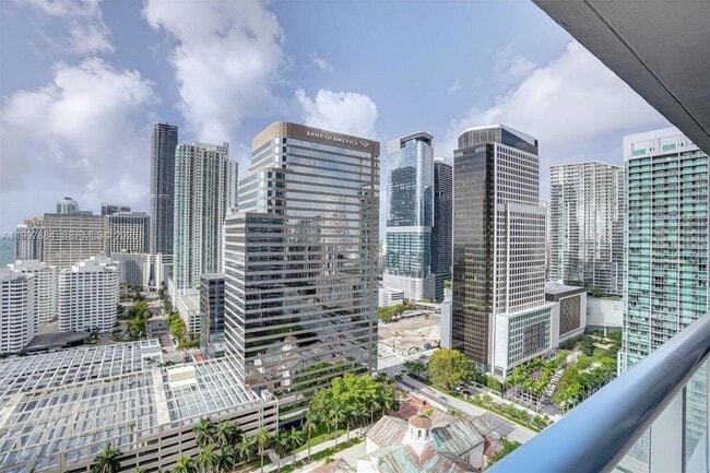 Building Photo - 495 Brickell Ave