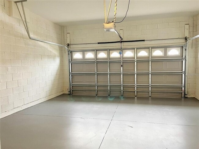 Building Photo - 725 Dennis Ave