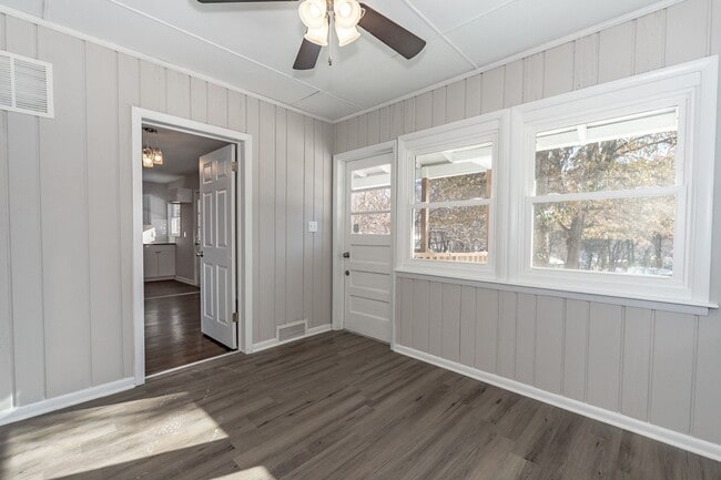 Building Photo - COMING SOON: Beautiful and Renovated Property in Raytown!