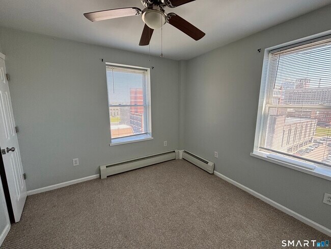 Building Photo - 213 Golden Hill St