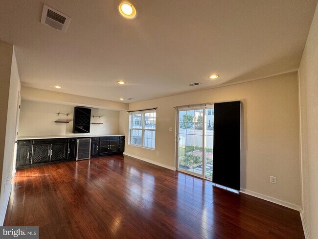 Building Photo - 20955 Brunswick Ln
