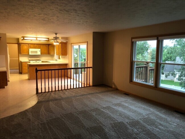 Building Photo - Bellevue Home for Rent