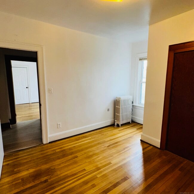 Building Photo - 20 Amaryllis Ave