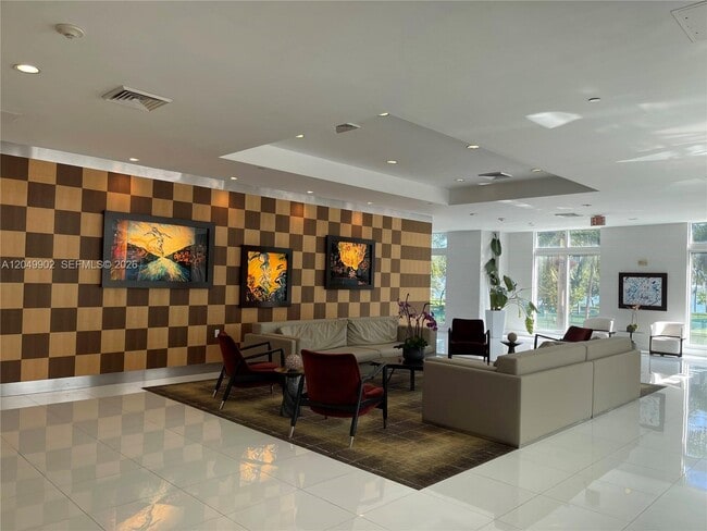 Building Photo - 1800 N Bayshore Dr