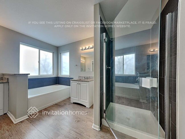 Building Photo - 4580 Bobolink Dr