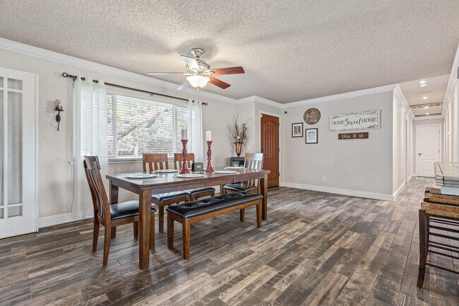 Building Photo - Madera Ranchos Home, 3BR/2BA, Built 1986 -...