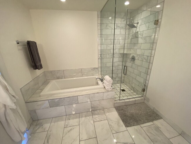 Building Photo - 4471 Dean Martin Dr