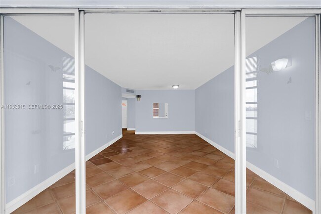 Building Photo - 1300 NE 191st St