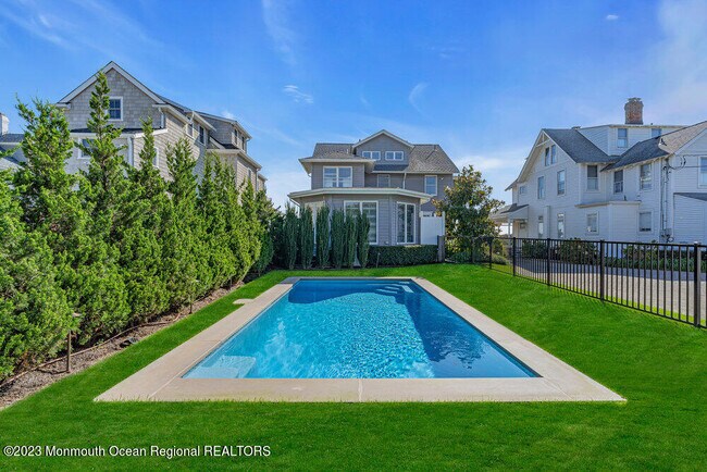 Primary Photo - 1609 Ocean Ave N