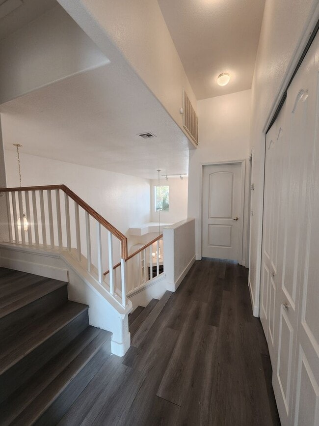 Building Photo - 5264 Island Chain Rd