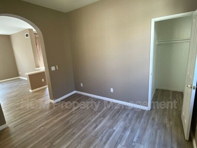 Building Photo - 21 Sonata St