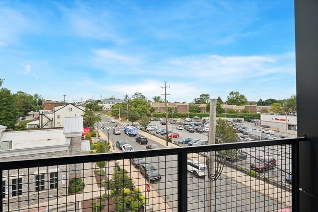 Building Photo - 6910 Ridge Ave