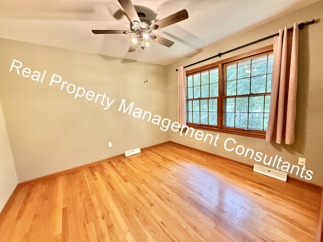 Building Photo - $1000 Rent credit on 4 bed & 2.5 bath Home