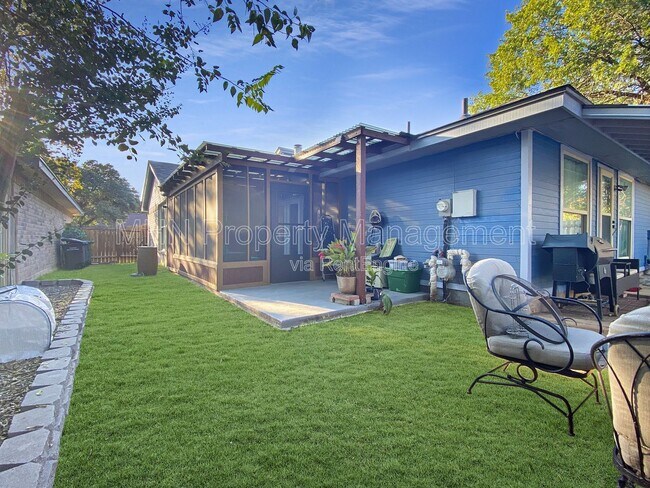 Building Photo - 9609 Woodland Hills