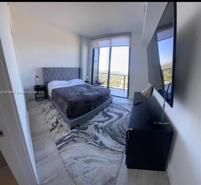 Building Photo - 121 NE 34th St