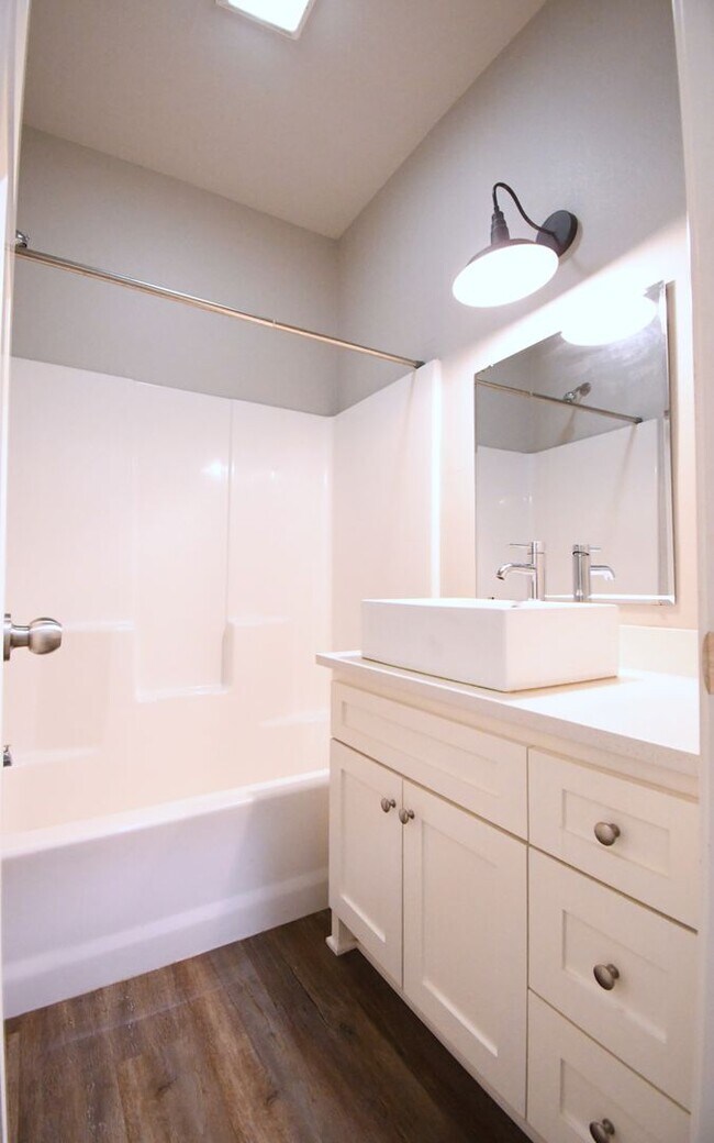 Building Photo - Gorgeous 3 Bedroom, 2 Bath Duplex in Arp