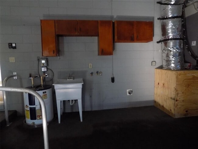 Building Photo - 408 Sassafras Ln