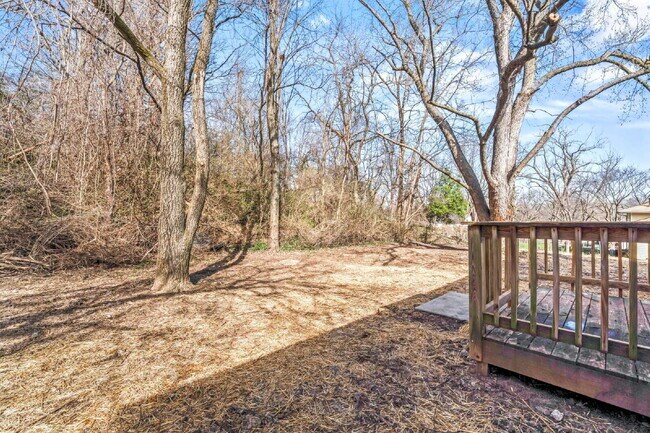 Building Photo - Beautifully Renovated 3 Bedroom Home in KCK Available Now!  1st Month's Rent is FREE!