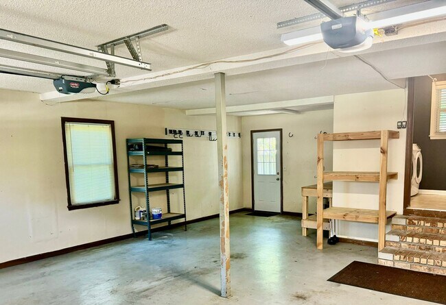 Building Photo - 3/2 Brick Home in Crowfield Plantation in Goose Creek!