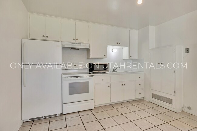 Building Photo - 2233 S 200 W