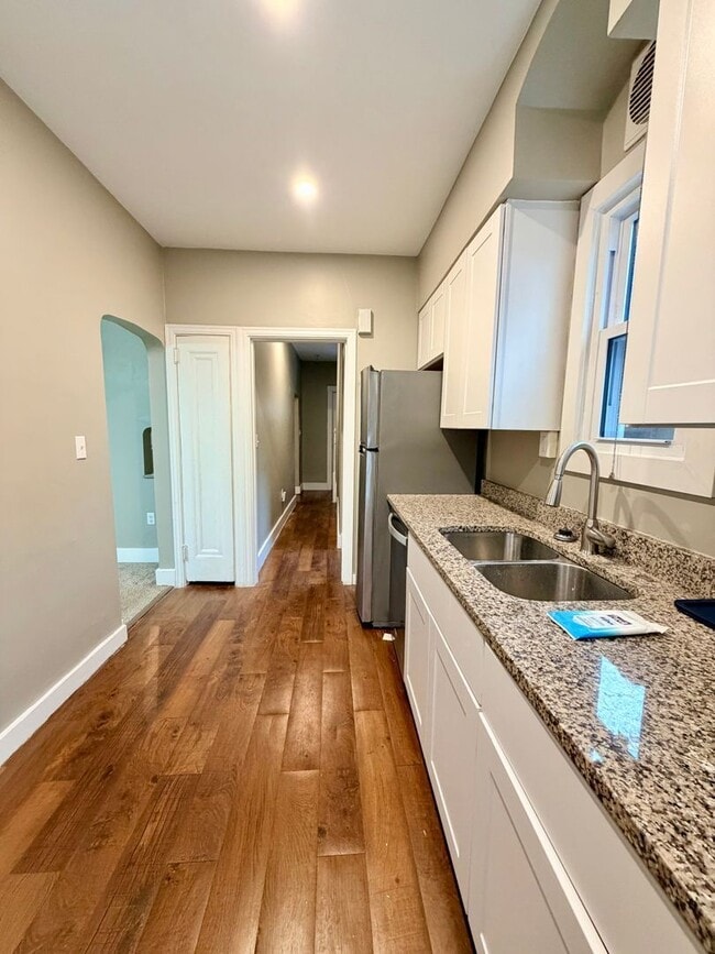 Building Photo - 268 Fleet St