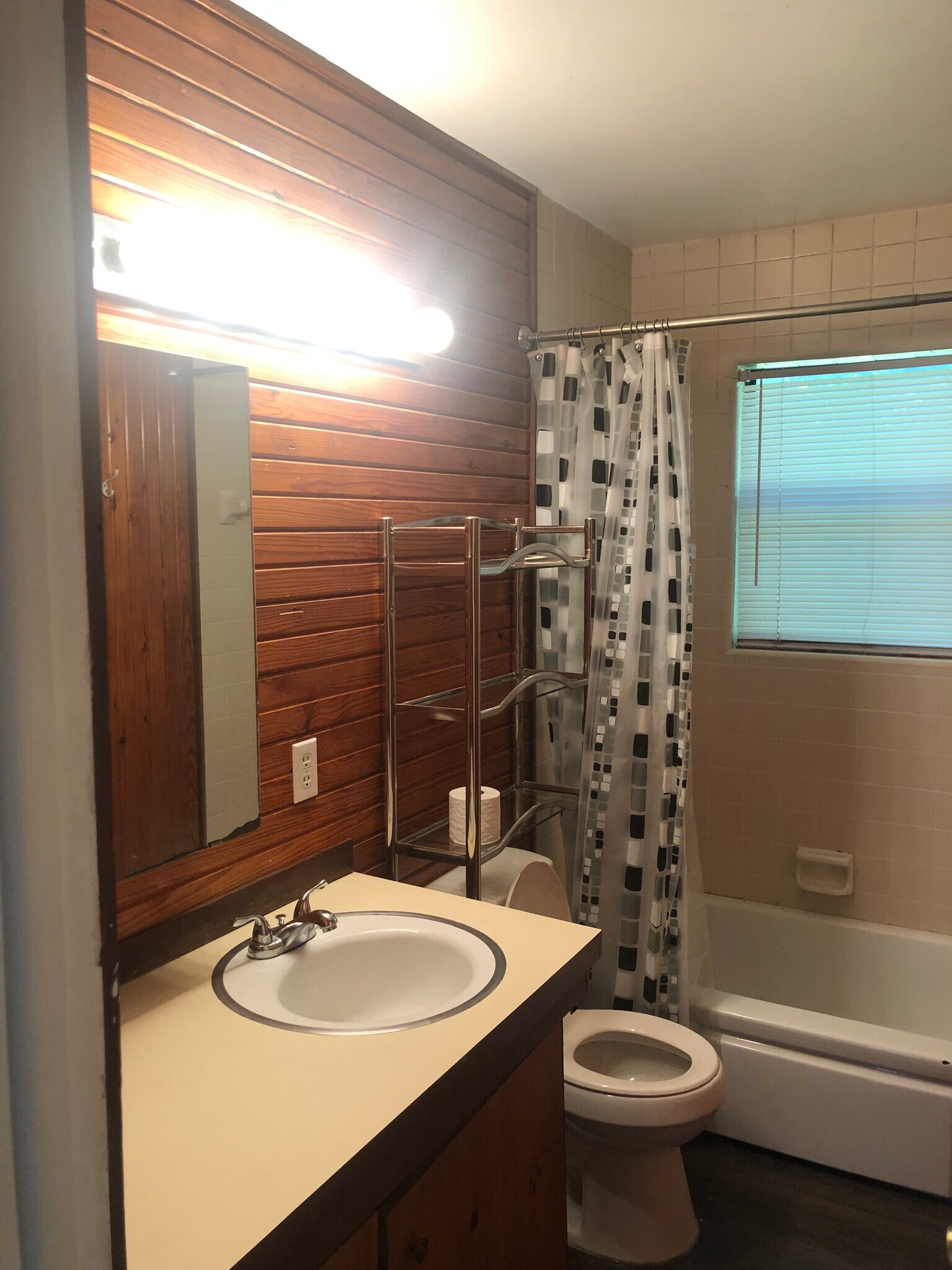 Building Photo - 1022 S Stanley St