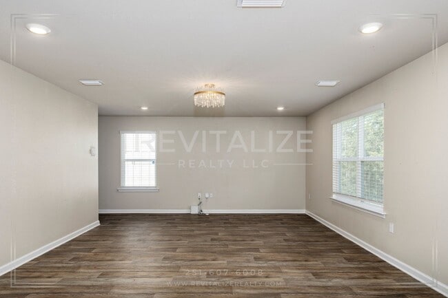 Building Photo - HALF-OFF DEPOSIT SPECIAL! Stunning 2-Story 4 BD 2.5 BA House in Spanish Fort!