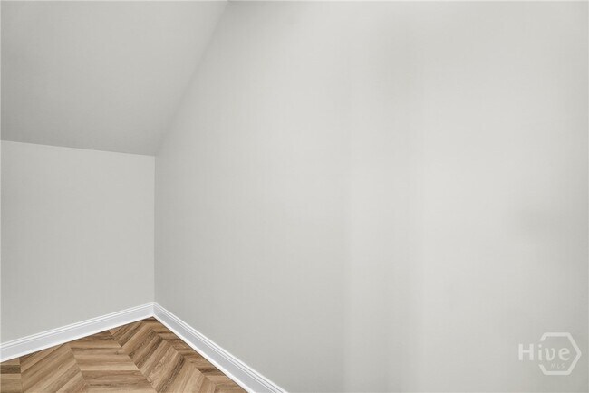 Building Photo - 773 E Duffy St