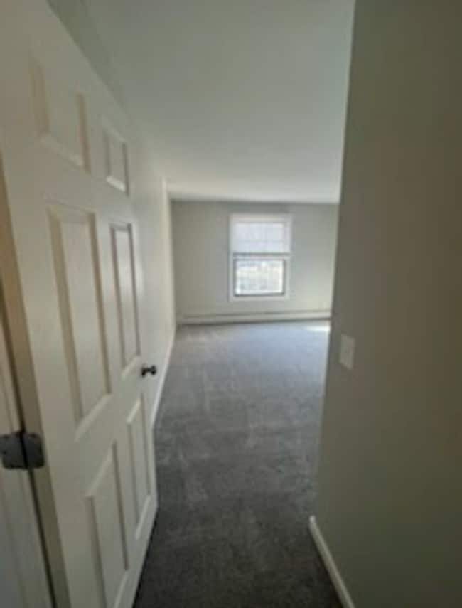 Building Photo - 1 Bedroom Recent Renovation in Hopkins