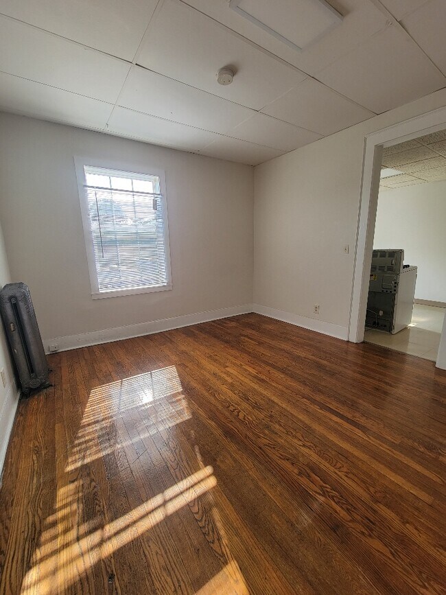 Building Photo - 448 Hawley Ave