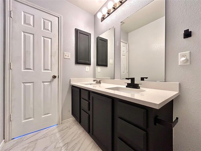 Building Photo - 2011 Ashberry Trail