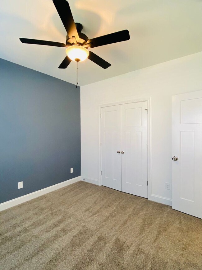 Building Photo - Luxury Home