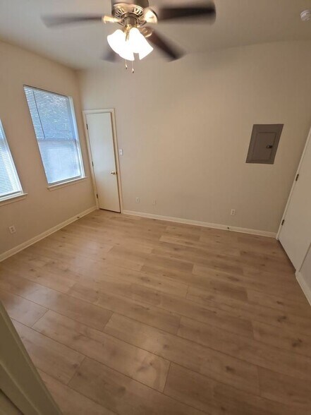 Building Photo - 1125 Map St