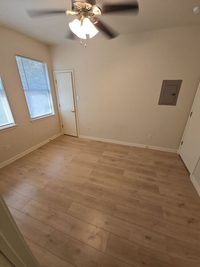 Building Photo - 1125 Map St