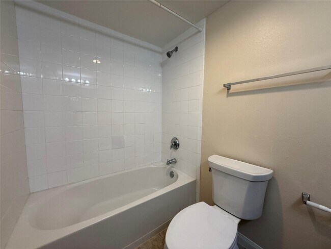 Building Photo - 8415 Hearth Dr