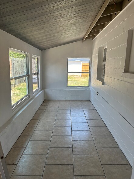 Building Photo - 648 59th St S