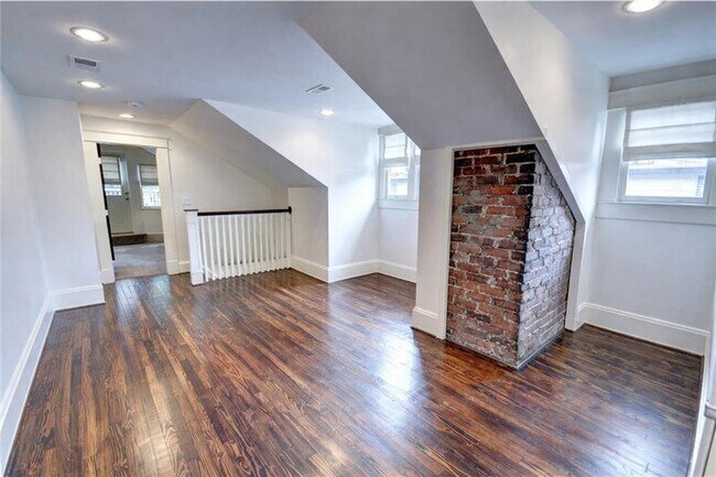 Building Photo - 389 6th St NE