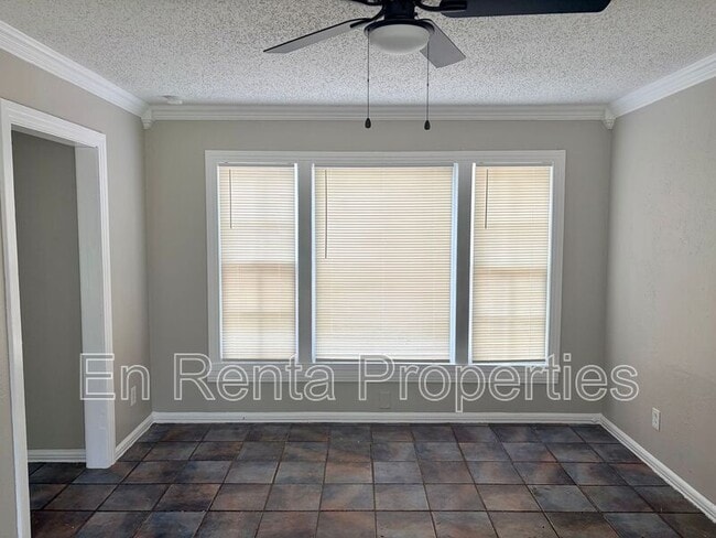 Building Photo - 601 W Beach St