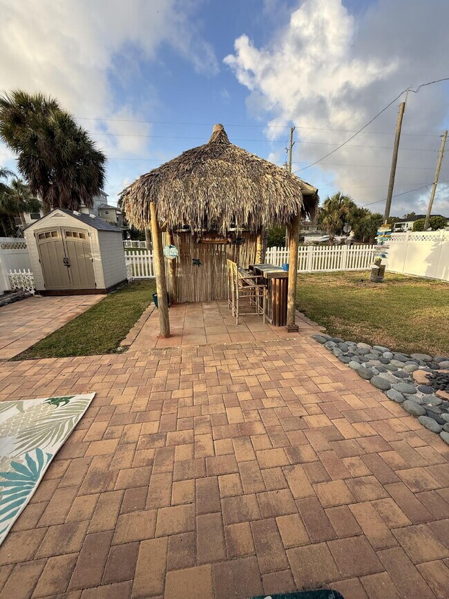 Building Photo - 6814 Driftwood Dr