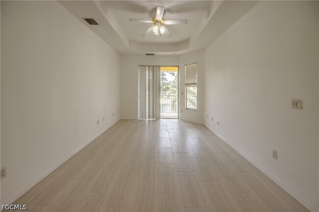 Building Photo - 15250 Riverbend Blvd